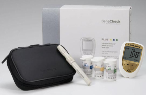 BENECHECK PLUS: do pomiaru glukozy, kwasu moczowego i  cholesterolu we krwi